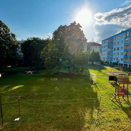 Industrial Apartment I 24Hr Self Check-In I Free Parking & Coffee Banská Bystrica Esterno foto
