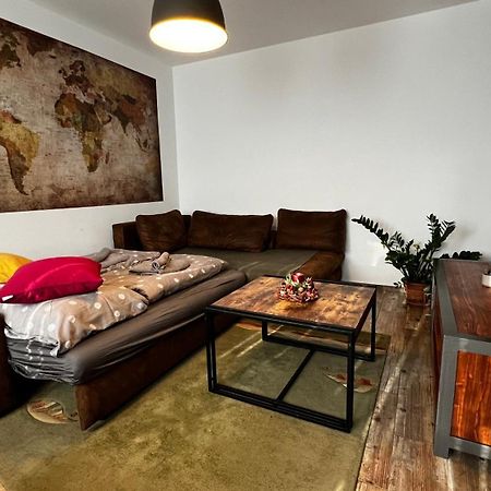 Industrial Apartment I 24Hr Self Check-In I Free Parking & Coffee Banská Bystrica Esterno foto