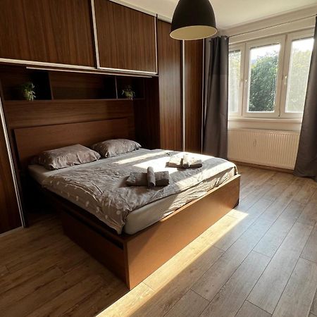Industrial Apartment I 24Hr Self Check-In I Free Parking & Coffee Banská Bystrica Esterno foto