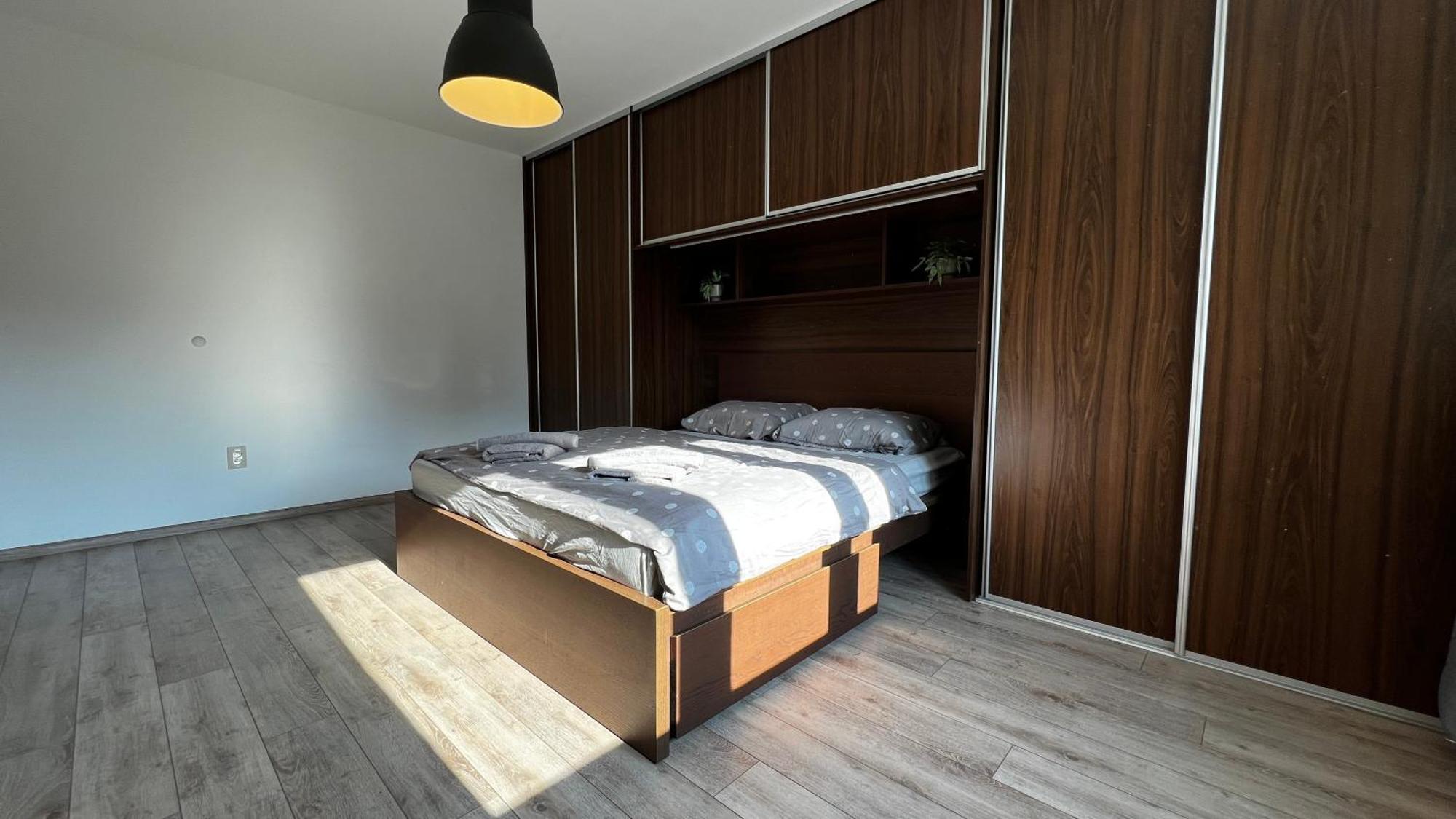 Industrial Apartment I 24Hr Self Check-In I Free Parking & Coffee Banská Bystrica Esterno foto