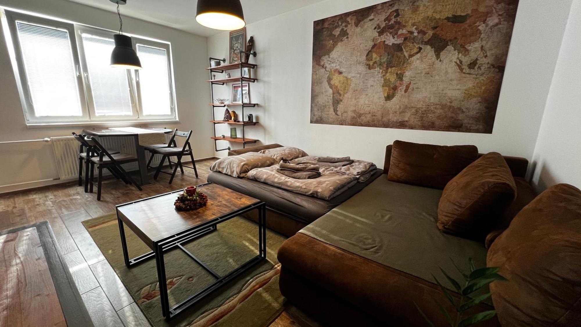 Industrial Apartment I 24Hr Self Check-In I Free Parking & Coffee Banská Bystrica Esterno foto