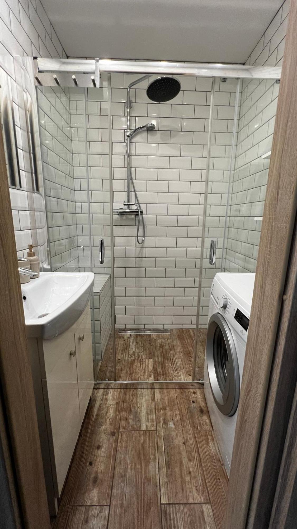 Industrial Apartment I 24Hr Self Check-In I Free Parking & Coffee Banská Bystrica Esterno foto